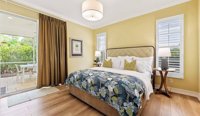 Neapolitan 3BR Tropical Pool Home | Walk to Beach in Naples
