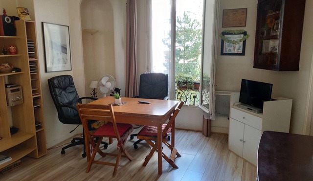Nice and basic flat located in Paris Montparnasse in Paris