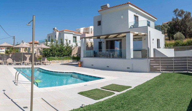 Niki - Three Bedroom Villa, Sleeps 6