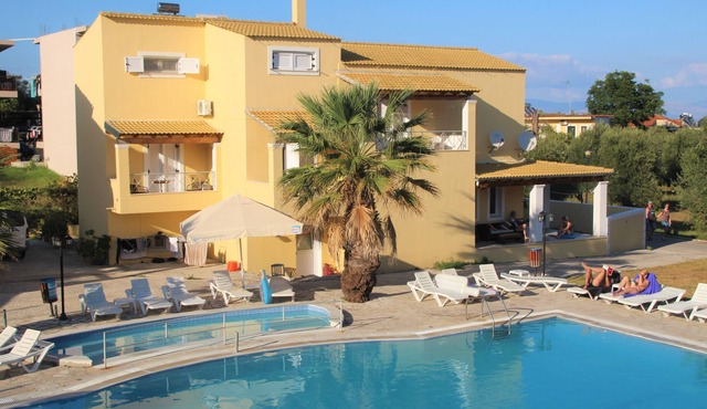 Nikki's 4 Bedroom House in Moraitika - close to beach and a pool on site.