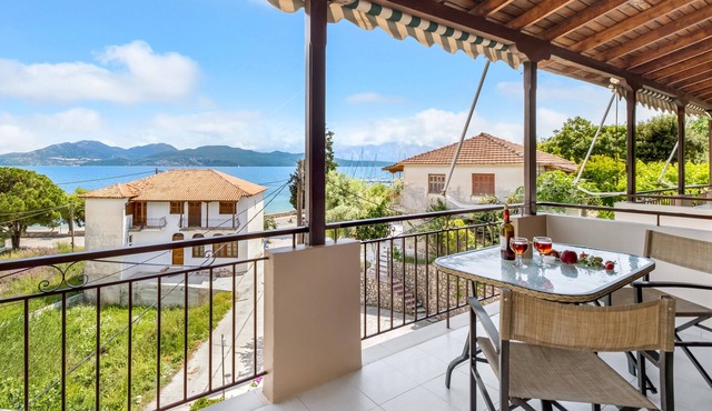 "Nikoleta Studio 2" Apartment with Ocean View, Terrace, and Wi-Fi