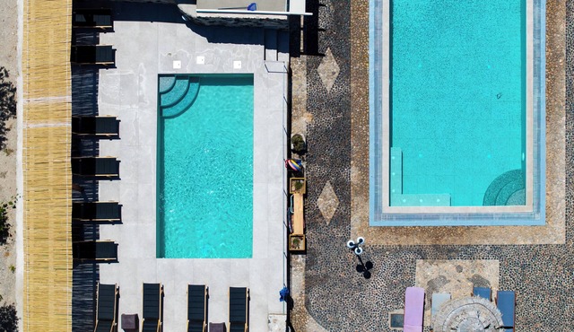 One bedroom apartment with free car rental (Heated Pool)