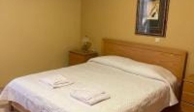 Pinotsi Room 3- Double bed
