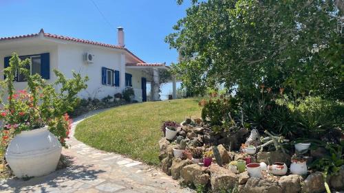 Poly's hill-house close to the beach