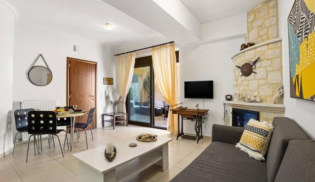 Private apartment in Kalamaki, Chania in Galatás