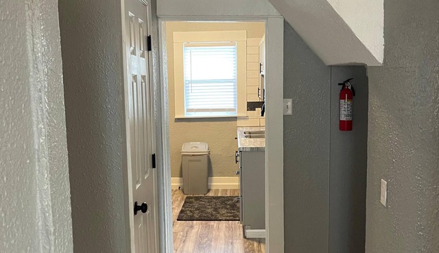 Quiet 3 Bedroom home Near downtown in Lansing