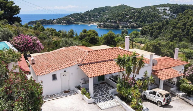 Quiet villa with ocean views and a private garden—a 5-minute walk from the beach