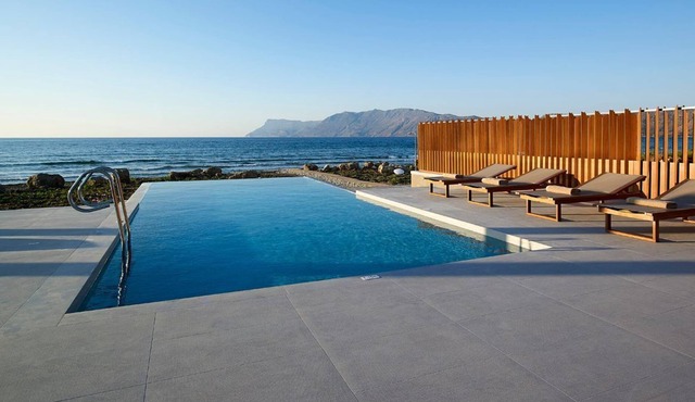 R 1088 Anker’s Villa Votsalo With Stereo system with CD, Private Balcony or Terrace & Lounge