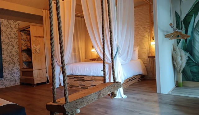 "Relaxing Countryside Retreat with Spa, Garden, and Modern Amenities" in Sallertaine
