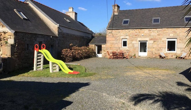 Renovated Breton house with WIFI in Trébeurden, 3 bedrooms for 6 pers. Private parking in Trébeurden