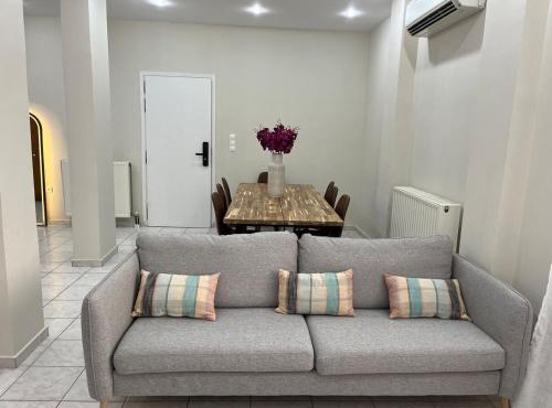 Residence for 6 persons in centre of Loutraki & 300 meters from the beach!