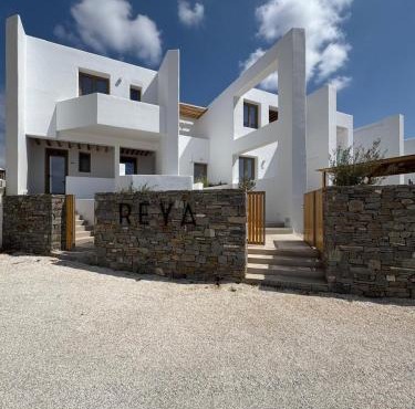 REYA suites