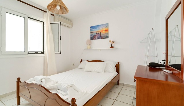 Room 'Ground Floor' with Sea View, Shared Pool and Wi-Fi