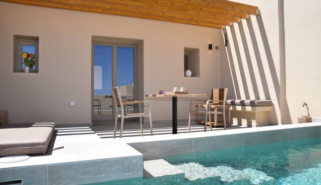 Santorini - Villa - Sleeps 2 - Pool - Parking