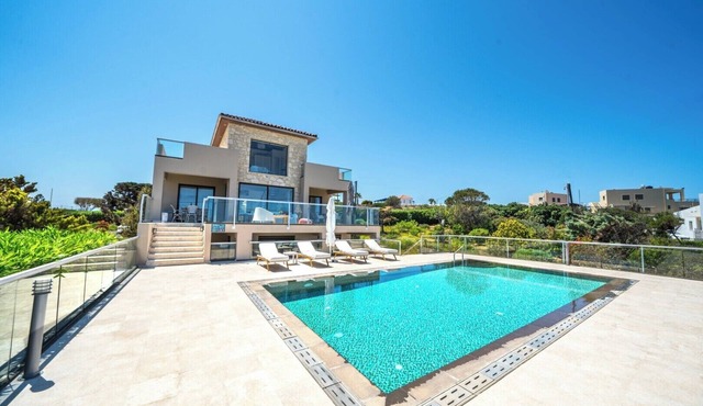 Sea front * 1 km to the beach * Ideal for family