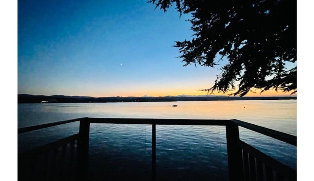 Serene Waterfront Retreat w/ Private Beach & Sauna in Bremerton