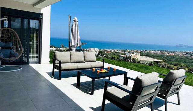 Skyline Serenity Villa 10PL 4BD 3BA .3min to beach