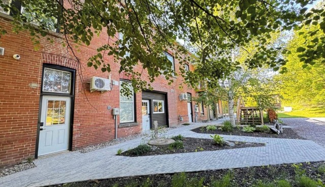 Spacious 2BR Retreat in Nature in Burk's Falls
