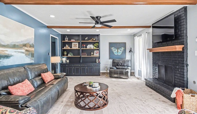 Spacious and Cozy Royal Ridge Retreat in Fort Smith