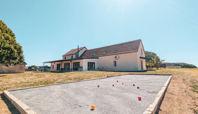 Spacious cottage for 15, comfort and nature in Berry in Argy