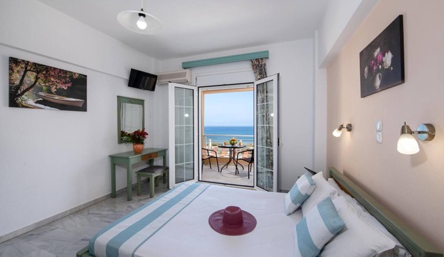 Studio Apartment '1 Two Adults' with Sea View, Shared Pool and Wi-Fi