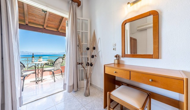 Studio Apartment '8' with Sea View, Wi-Fi and Air Conditioning