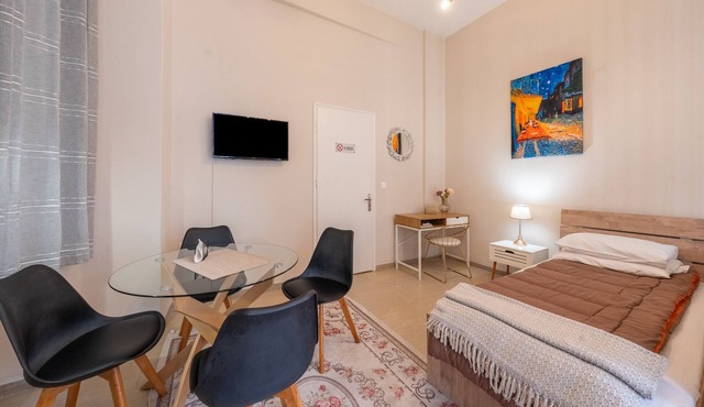 Studio Apartment 'Dora's Apartments 4' with Wi-Fi and Air Conditioning