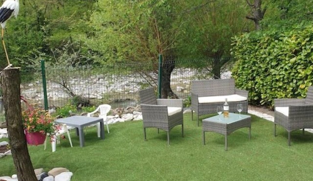 Studio Avec Jardin au Bord de la Rivière Avec Jacuzzi in Annot