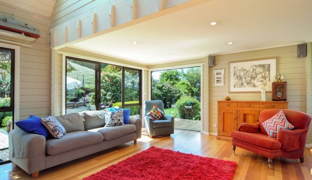 Stunning Rural Spot with Spectacular Views Perfect for 2-12 people in Dalefield