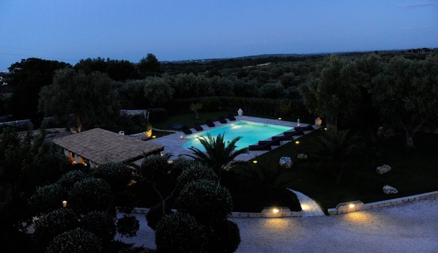 Stunning Villa & Trullo in Ostuni. Amazing Roof Terrace/Heated Pool/Aircon/WiFi in Ostuni