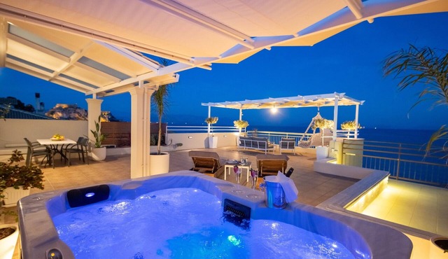 Stylish Apartment With Outdoor Jacuzzi & Sea View, Unique Apartment