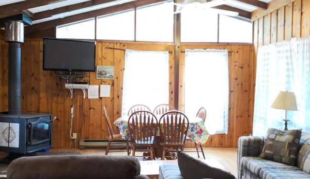 Superior Three-Bedroom Cottage in Parry Sound