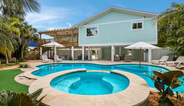 Tarpon House 304 - 63rd St in Holmes Beach