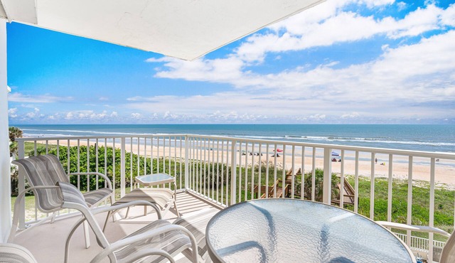 The Beachsider at Ormond: Luxe Oceanfront Condo, balcony & pool. (Daytona Beach) in Ormond Beach