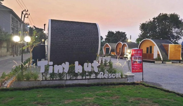Tiny hut resort in Bangkok