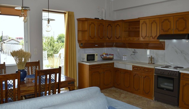 To Spitaki Dalamanara