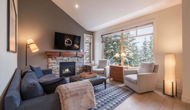 Townhome | Wifi | Complex hot tub | BBQ in Whistler