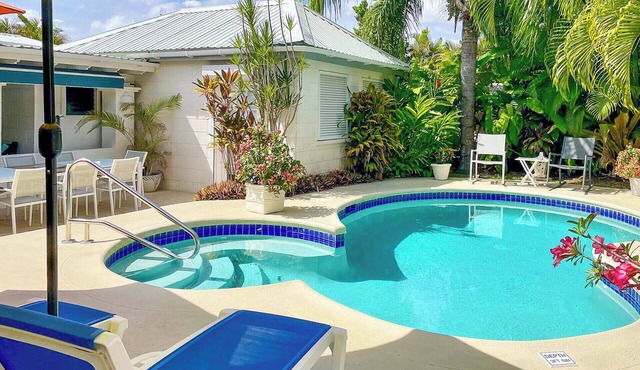 Tropical Oasis with Pool close to beach - Beachcomber in Sunset Crest