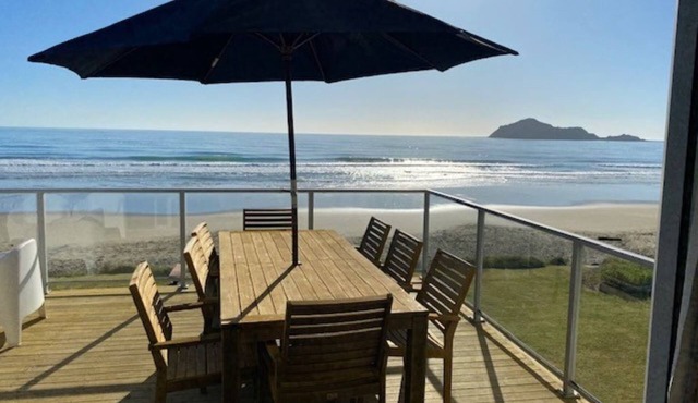 Ultimate Beachfront - Family Friendly with games room and multiple decks in Waimarama