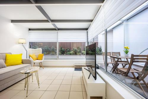 Urban Patio Apartment by GK Hospitality Group in Athens