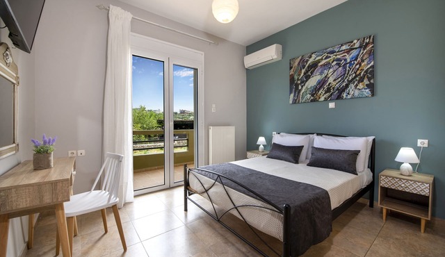 Valia's House-Spacious 3BD near 🏖️-2' by car
