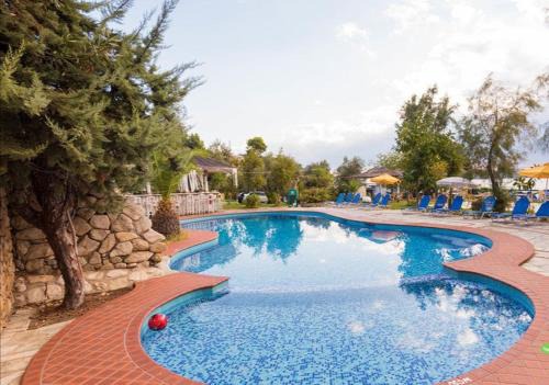vassilias beach hotel in Vassilias