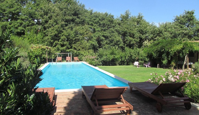 Villa Alle Querce, Large Farmhouse , stunning view of Todi and large pool in Todi