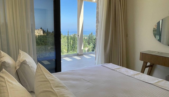 Villa Aurelia-Private Pool, Jacuzzi & Sea Views
