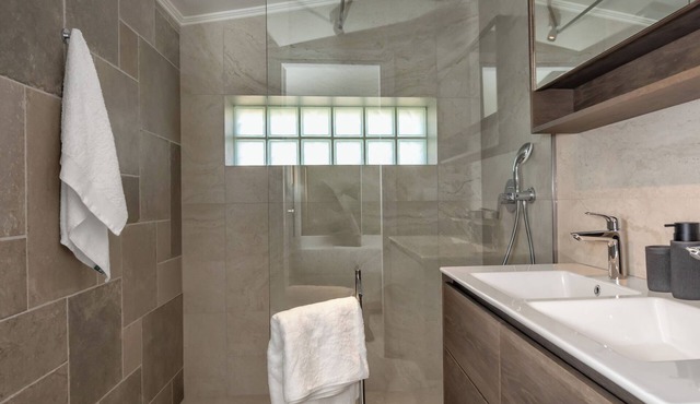 Villa Azurios - 2 Minute walk to the beach, with parking & lift access. in Kalyves