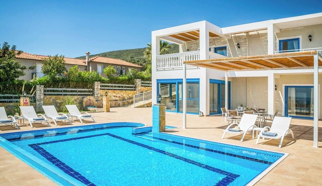 Villa Cyan - Three Bedroom Villa, Sleeps 6