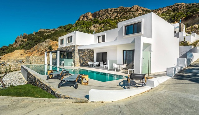 Villa Daniela private apartments with pool and seaview