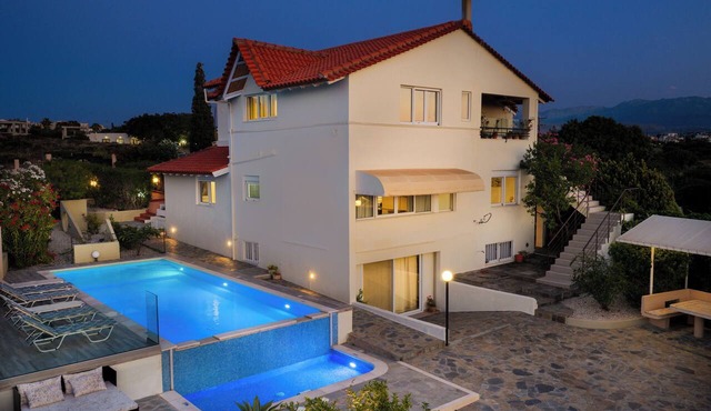 Villa Elihrisos-Quiet & Spacious Villa | Large Private Heated Pool & Hot Tub