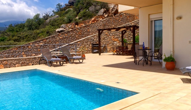 Villa Hibiscus ★ Private Pool Near Voulisma Beach Mountain Views