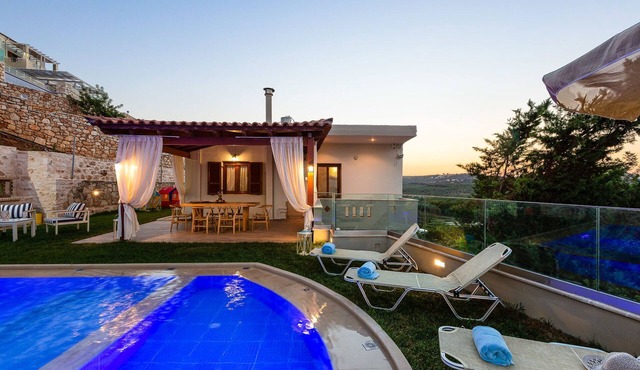Villa in Crete with Private Pool & Beaches Nearby